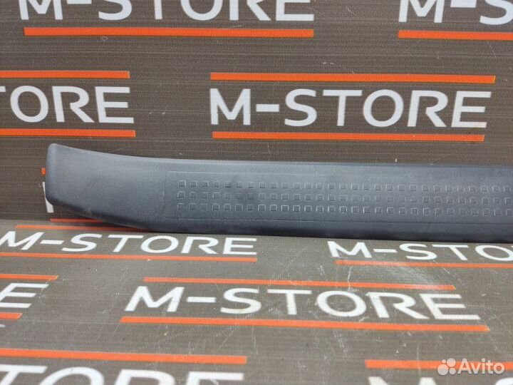 Накладка на порог салона передняя левая Audi A4 B6