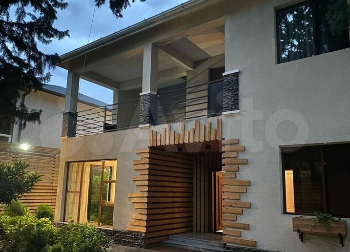 Дом 320 м² на участке 8 сот.