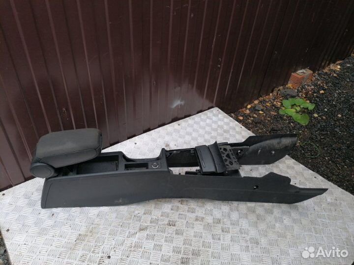 Консоль подлокотник Audi A3 8PA 1.4 caxc 2010
