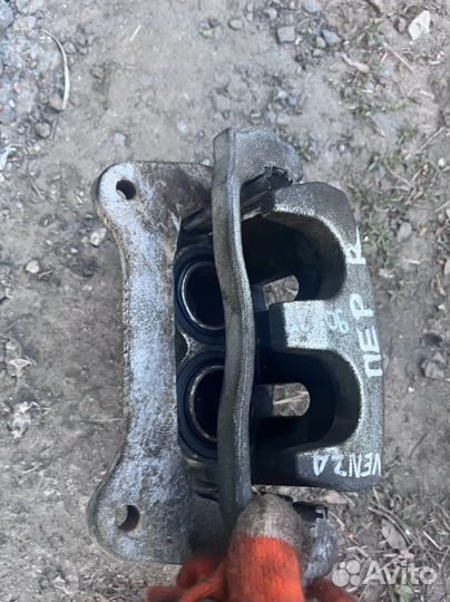 Суппорт передний Toyota Venza