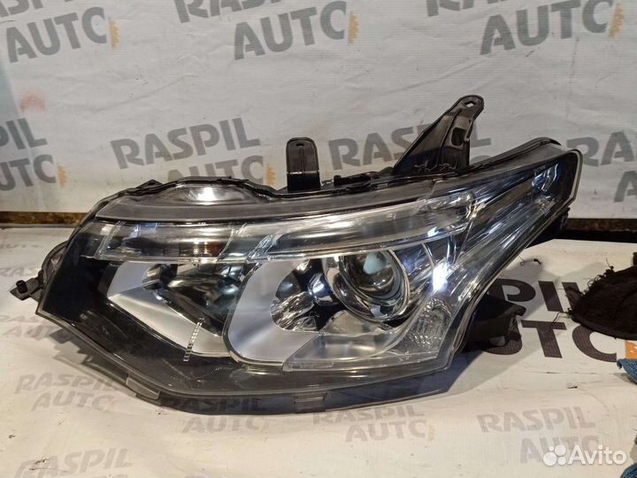 Фара левая Mitsubishi Outlander 3 ксенон