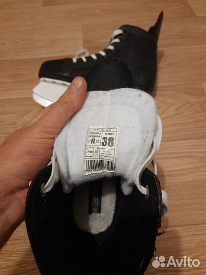 Хоккейные коньки