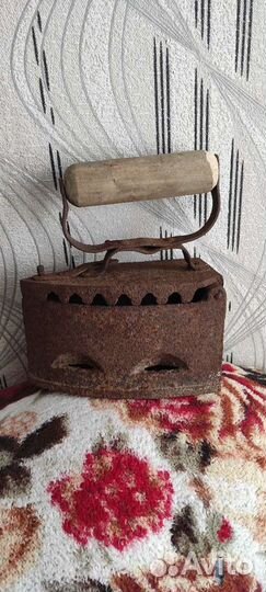 Угольный утюг