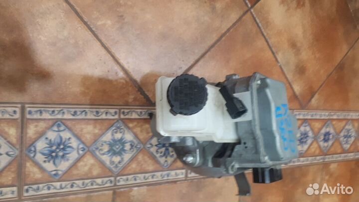 Цилиндр тормозной главный Nissan Leaf, 2014год