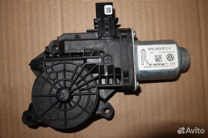 Мотор стеклоподъёмника Skoda Fabia 2 задний правый