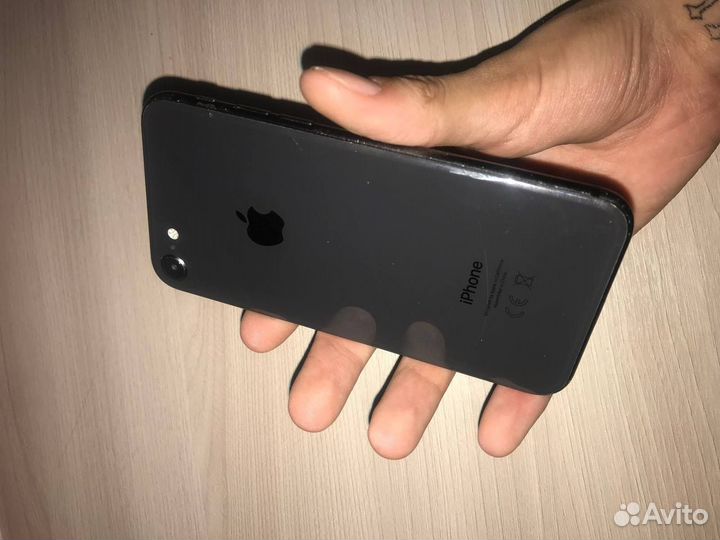 Телефон iPhone 8