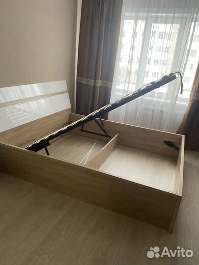 Кровать двухспальная с матрасом бу 160 200