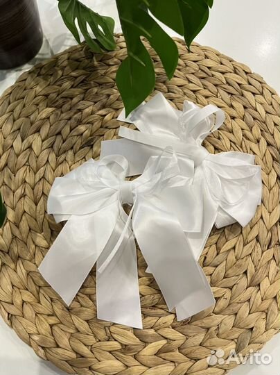 Бантики для волос на резинке белые девочке