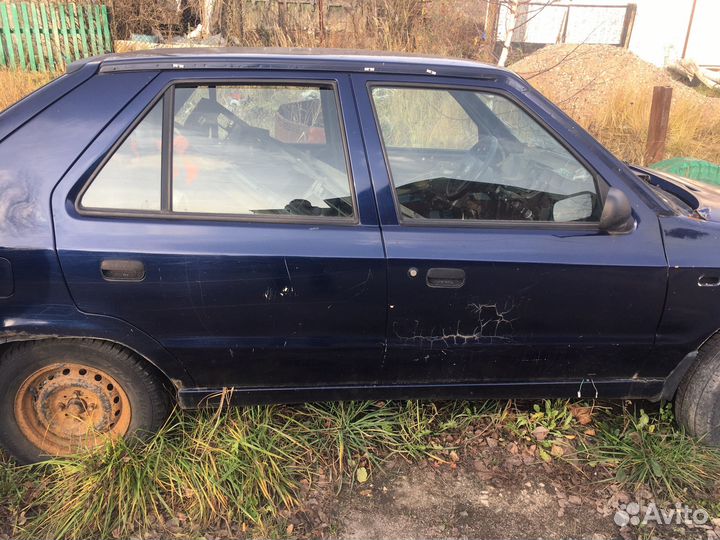 Дверь шкода фелиция