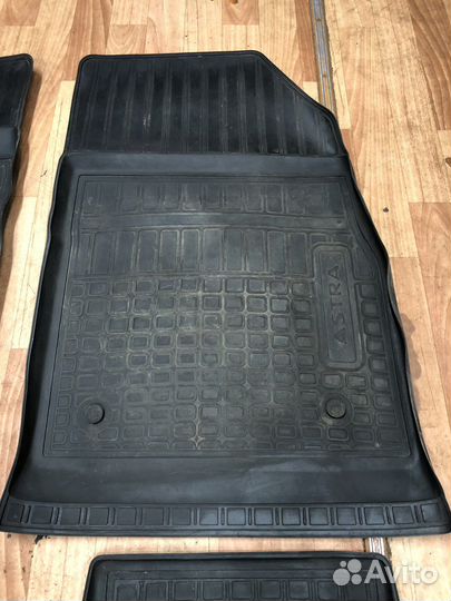 Комплект резиновых ковриков Opel Astra j