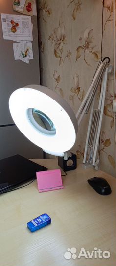 Лампа лупа. Настольная