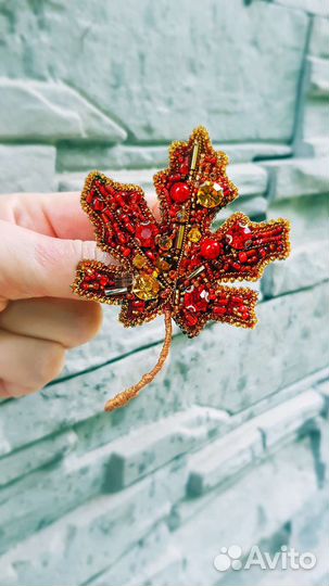 Кленовый лист. Брошь