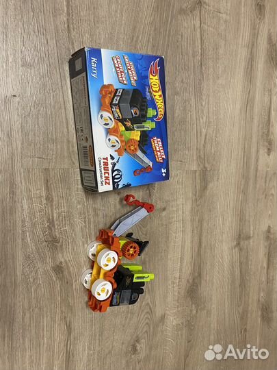 Hot wheels конструктор