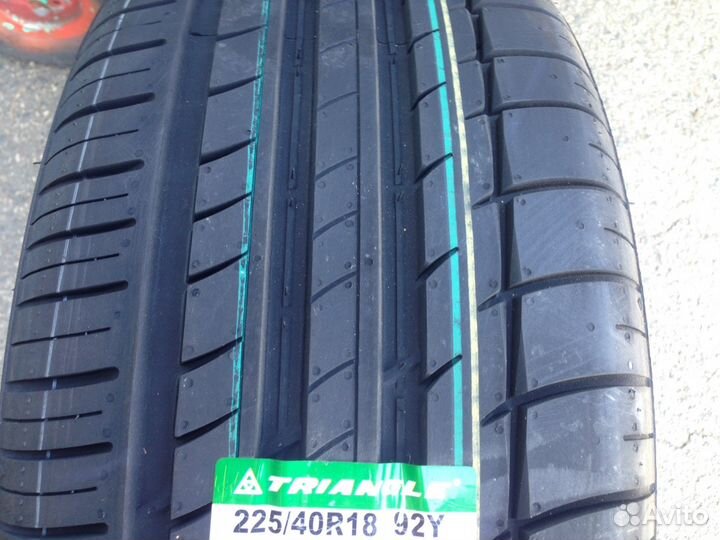 Triangle Sports TH201 225/40 R18 92Y