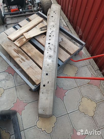 Усилитель бампера е34