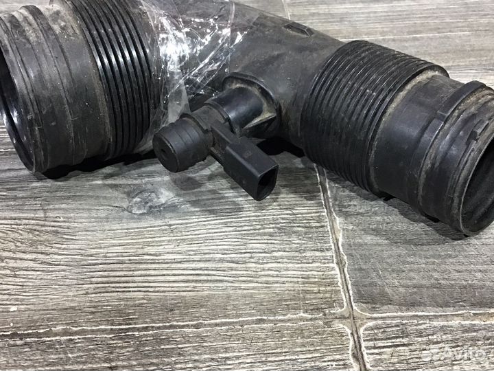 Шланг забора воздуха Volkswagen Touareg