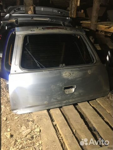 Крышка багажника Ниссан Куб 1