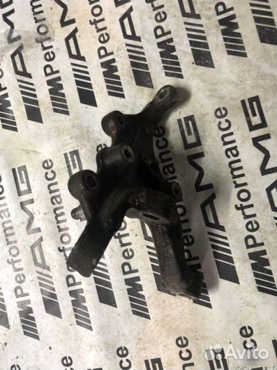 Поворотный кулак передний левый Mercedes-Benz E