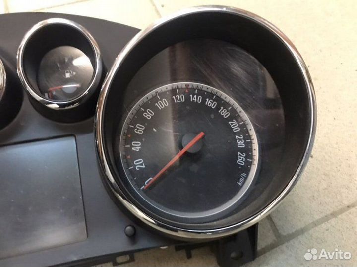 Щиток приборов Opel Astra 2009-2012