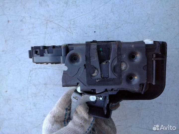 Замок задний правый Ford Focus 2