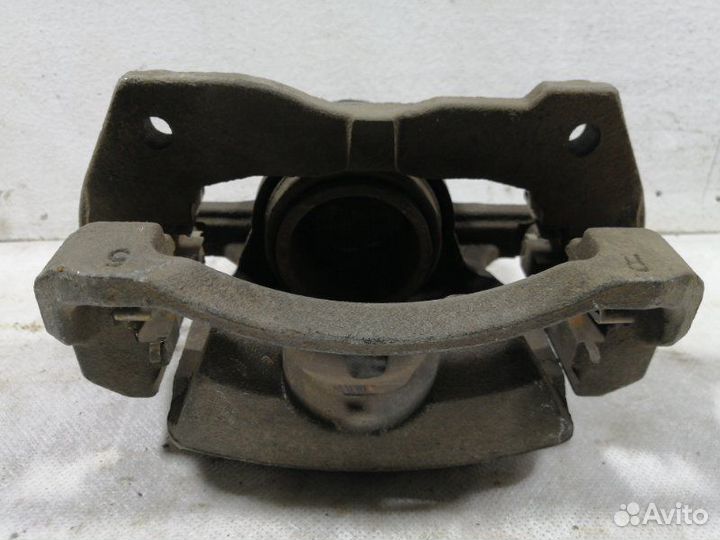 Суппорт передний передний правый Toyota Corolla