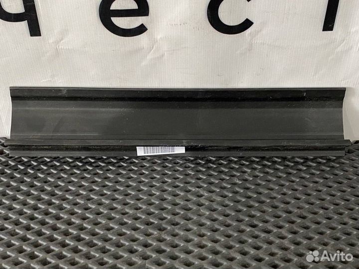 Резинка спойлера Volvo FH4 82632487