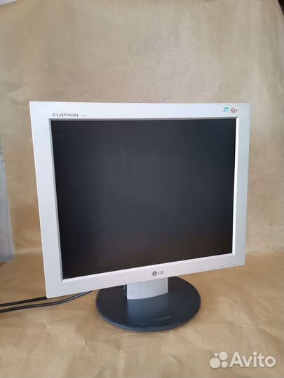 Монитор LG Flatron L1730S