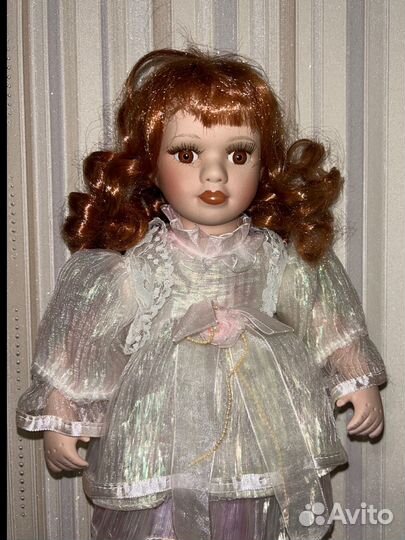 Фарфоровая кукла коллекционная