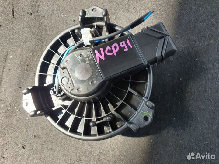 Мотор печки c Toyota Ractis NCP100 1NZ-FE