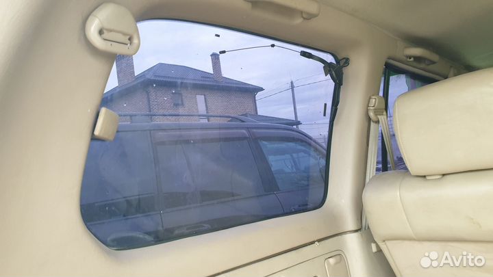 Стекло собачника левое на toyota land cruiser UZJ1