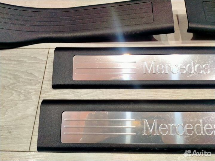 Накладка на порог с надписью Mercedes-Benz Ml 164
