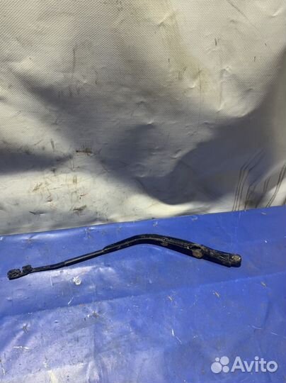 Поводок стеклоочистителя задний toyota corolla