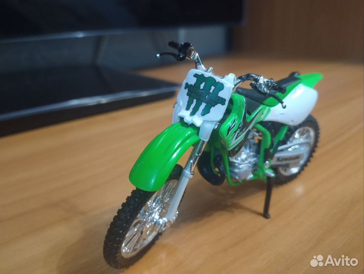 Kawasaki kx 250 1:18 Модель мотоцикла