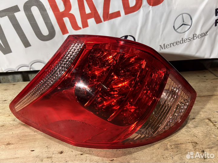 Задний фонарь на toyota rav4 a30