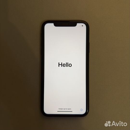 Телефон iPhone XR