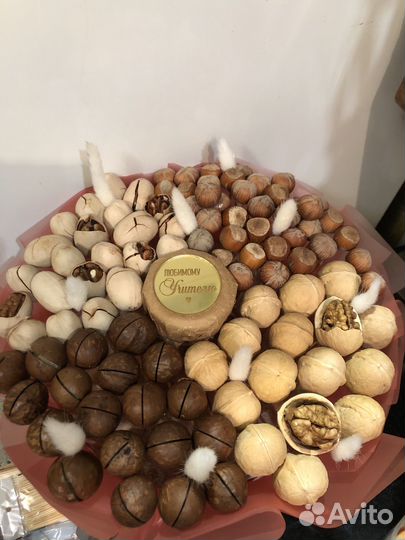 Съедобные букеты из орехов и сухофруктов