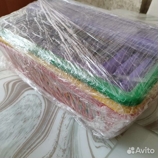 Для хранения стеллаж этажерка