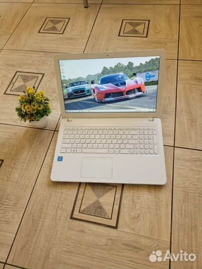 Мощный стильный 4ядра/4GB/SSD-256/15,6