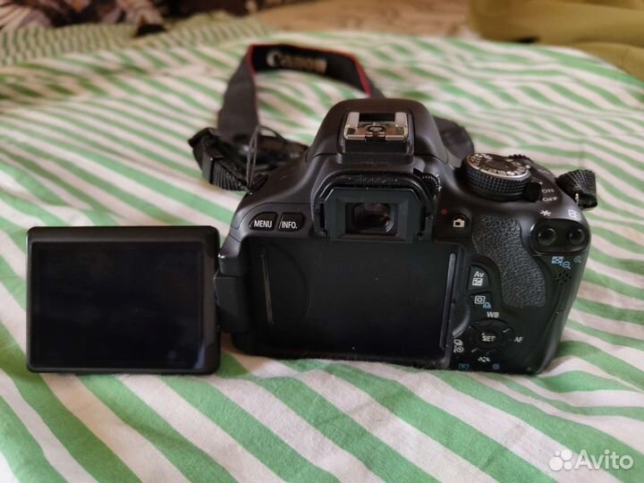 Зеркальный фотоаппарат Canon EOS 600d