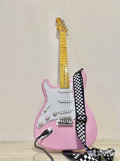 Электрогитара леворукая