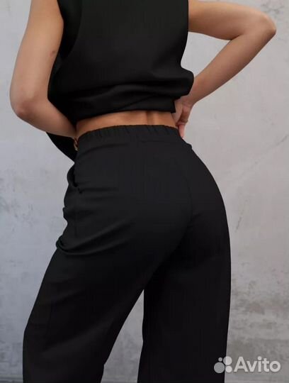 Брючный костюм с жилетом