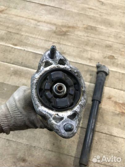 Задние амортизаторы Mercedes W204