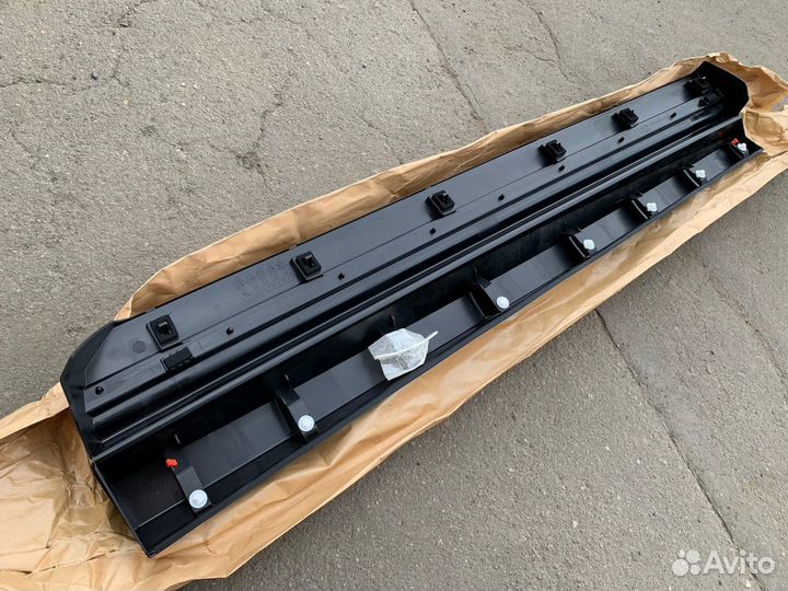 Накладка двери передней правой RX 4