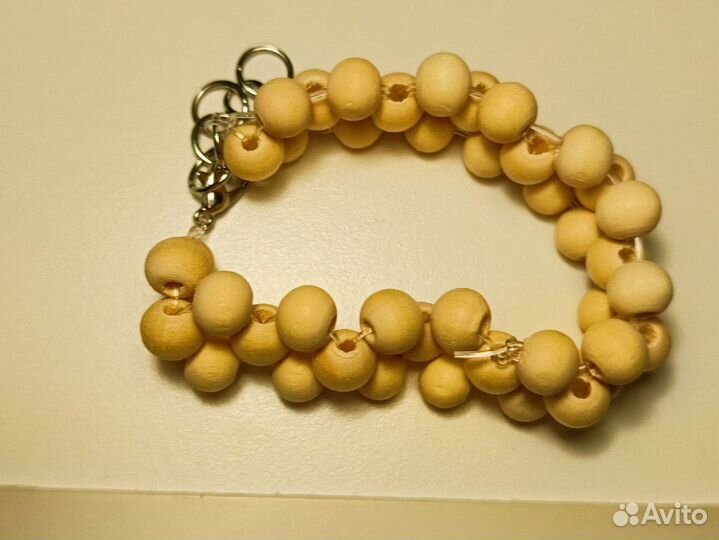 Браслет ручной работы из бисера