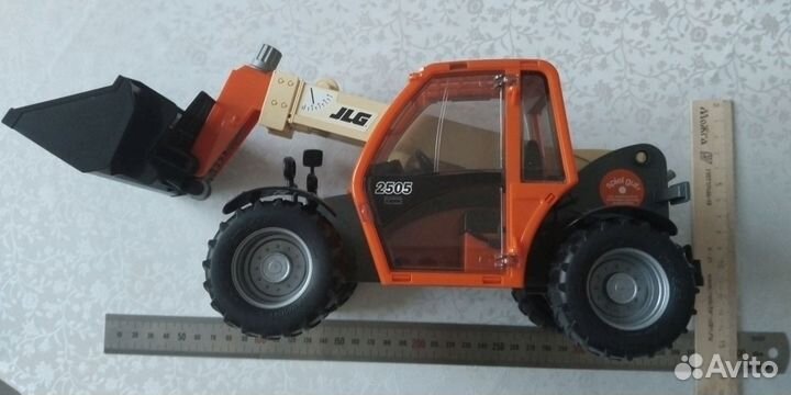 Продам модель американского трактора