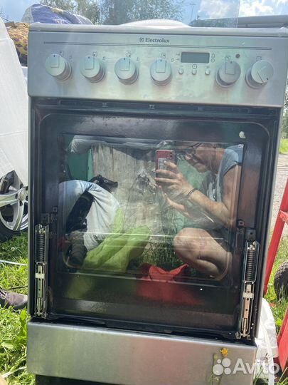 Газовая плита с электрической духовкой