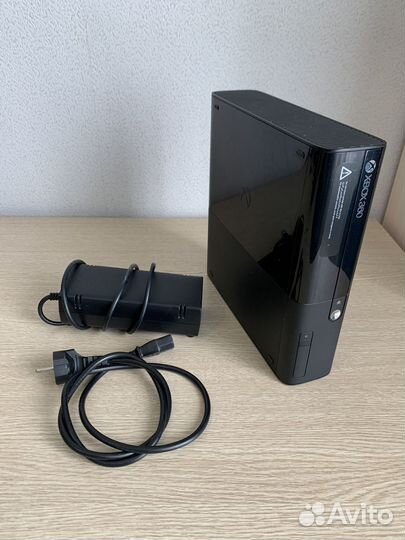 Xbox 360 прошитый freeboot+два геймпада