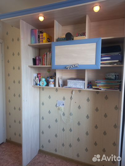 Стеллаж для книг с подсветкой