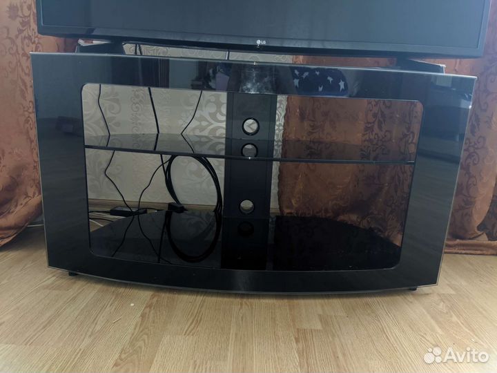 Стеклянная тумба под телевизор