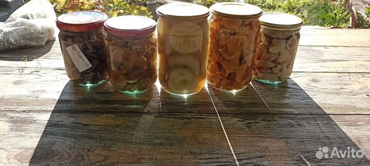 Грибы маринованные